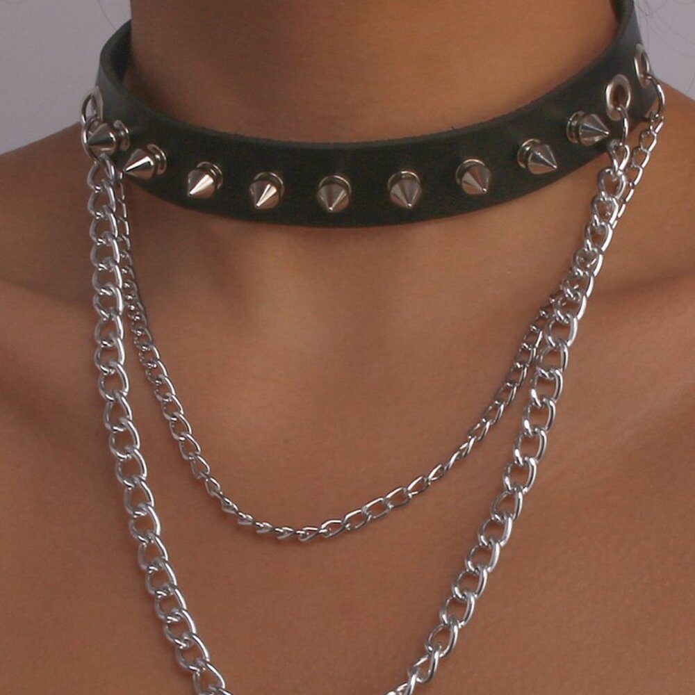 Black chained choker